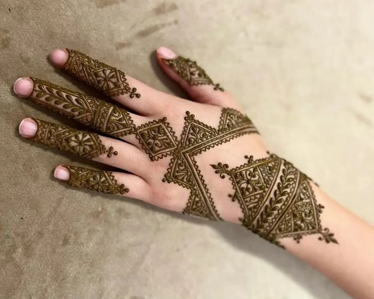 eid-2024-mehandi-design-ideas-3-2024-04-b7fa42dd8f74573f5cbb44f30084dd03